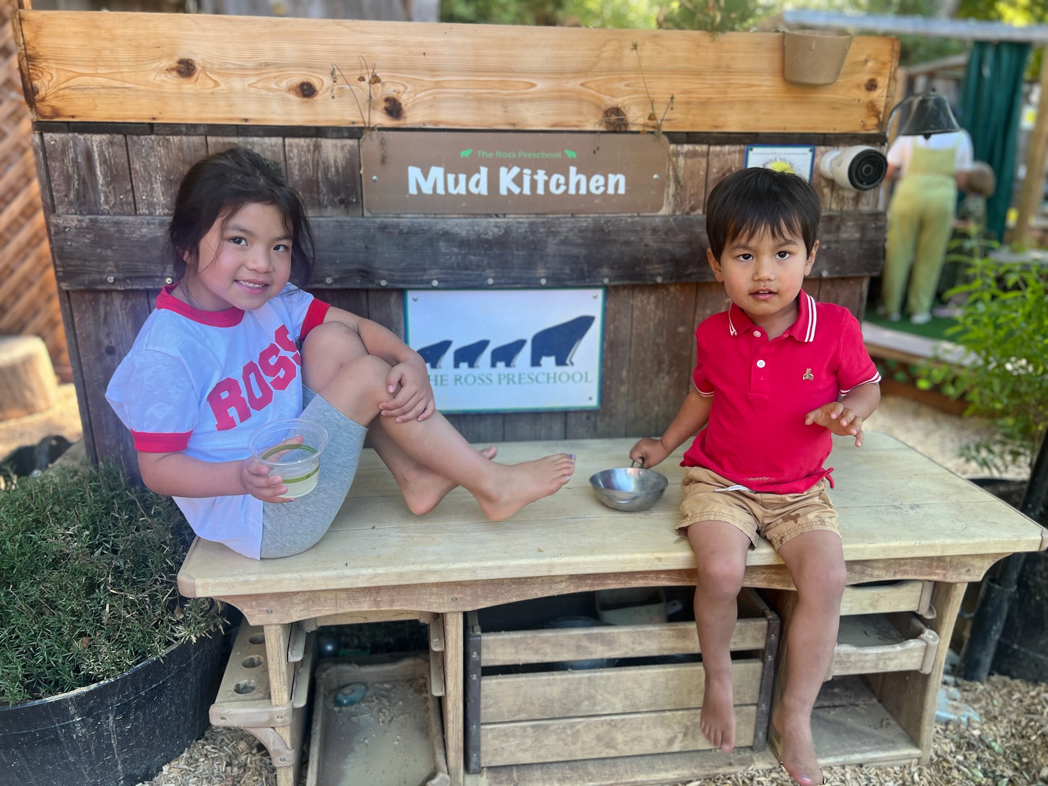 Children playing in the Mud Kitchen at TRP's outdoor classroom